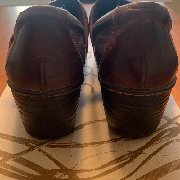 Gently worn Boc slip on brown shoes/clogs. - Picture 4 of 7